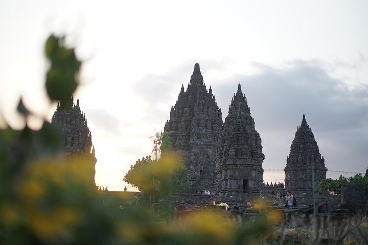 1 Day Yogyakarta tour ( Borobudur temple, Merapi Lava Tour, Prambanan Temple)