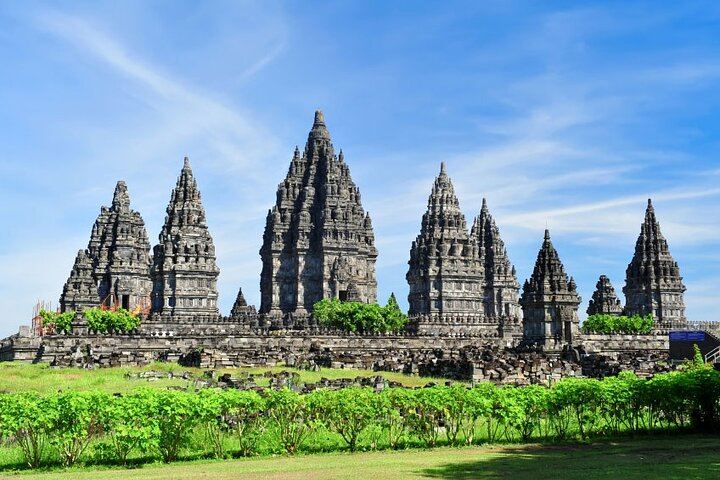 1 Day Yogyakarta tour ( Borobudur temple, Merapi Lava Tour, Prambanan Temple)