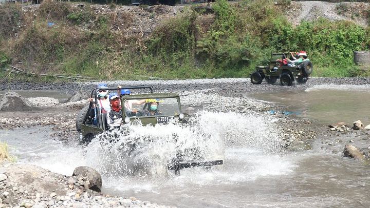 1 Day Yogyakarta tour ( Borobudur temple, Merapi Lava Tour, Prambanan Temple)