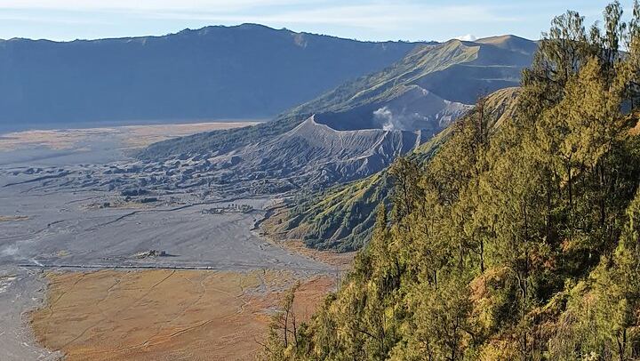 1Day - Bromo Sunrise Tour via Malang (Sharing or Private Jeep)