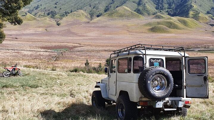 1Day - Bromo Sunrise Tour via Malang (Sharing or Private Jeep)