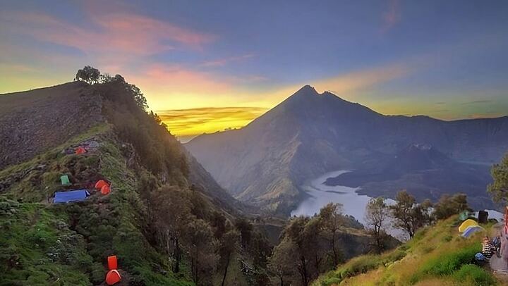 2 Day Guided Hiking to Mount Rinjani Senaru Crater Rim