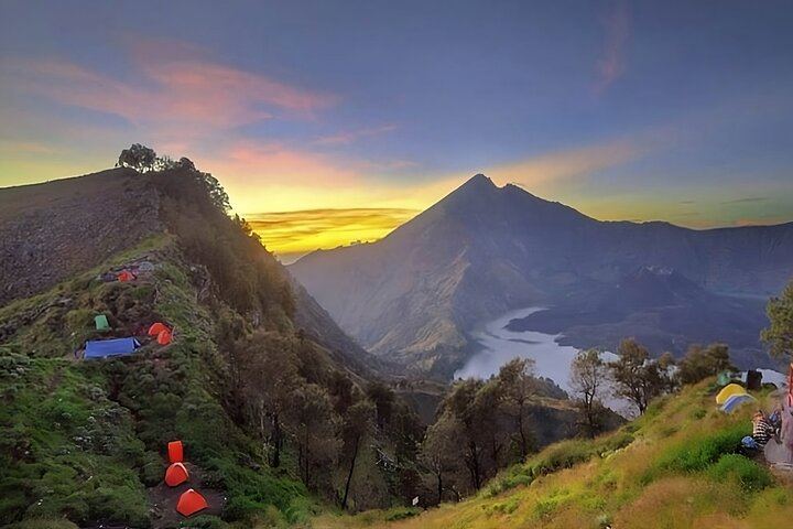 2 Day Guided Hiking to Mount Rinjani Senaru Crater Rim