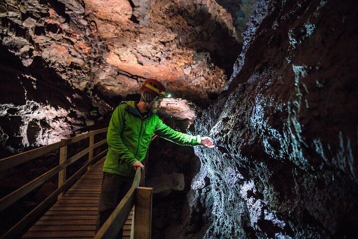 Silver Circle: Lava Cave, Waterfalls & Iceland Horses-Small Group