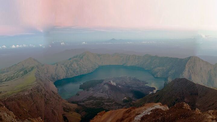 3 Days Tour in Mount Rinjani Summit with Lake Hiking