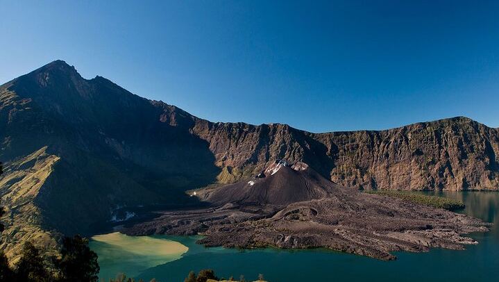 3 Days Tour in Mount Rinjani Summit with Lake Hiking