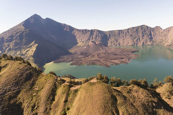 Rinjani 3 Days: Sunrise Over the Wallace Line, Edelweiss on the Ridge Down