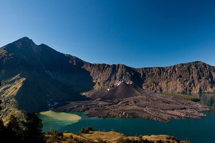 3 Days Tour in Mount Rinjani Summit with Lake Hiking