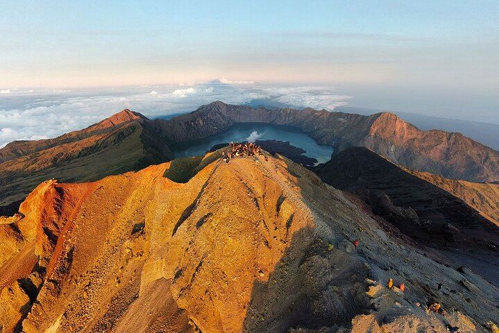 3 Days Tour in Mount Rinjani Summit with Lake Hiking