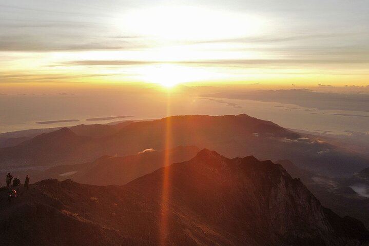 3 Days Tour in Mount Rinjani Summit with Lake Hiking