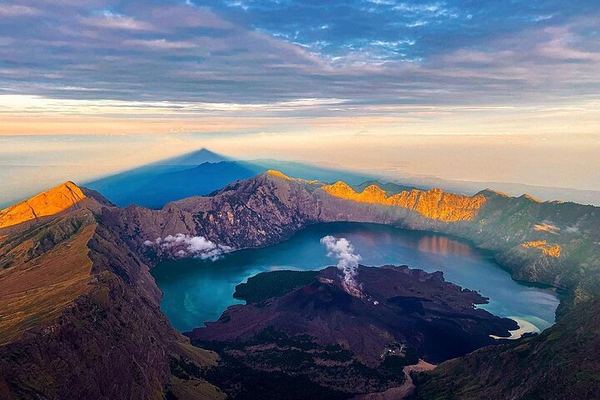 Rinjani 3 Days Through the Grasslands: Summit, Lake and Hot Springs