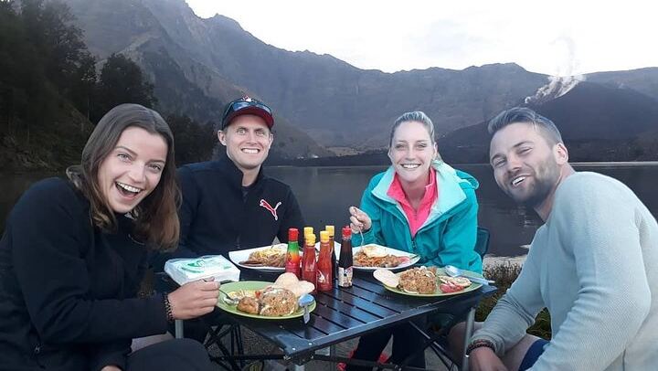 3D/2N Rinjani trekking summit,lake and hot springs.