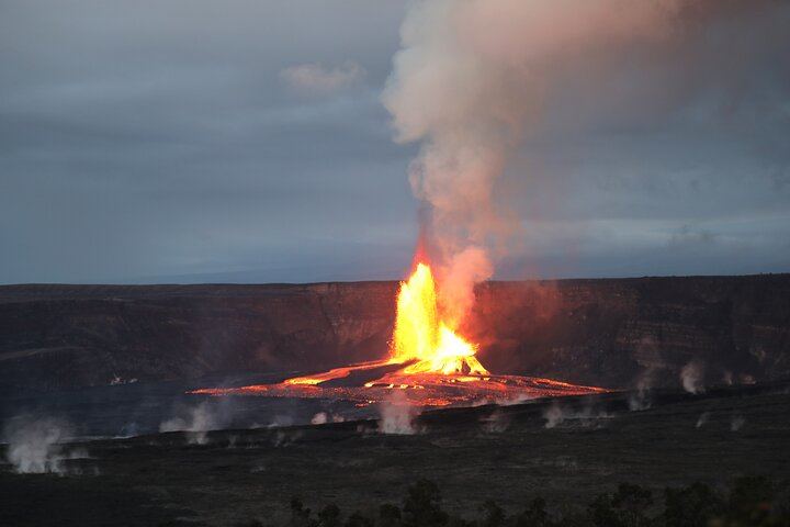 4-22-25 lava fountain in Halemaumau Crater