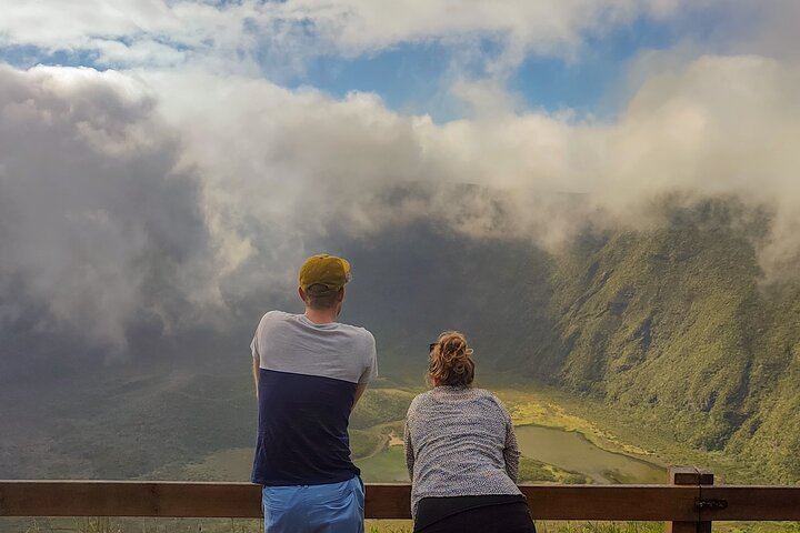 Caldeira do Faial, on this day we were treated to a beautiful spectacle with the clouds entering and leaving the crater. It is, without a doubt, something worth seeing and losing words for.
