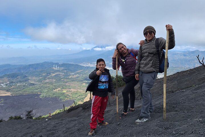A famility tour to Pacaya volcano