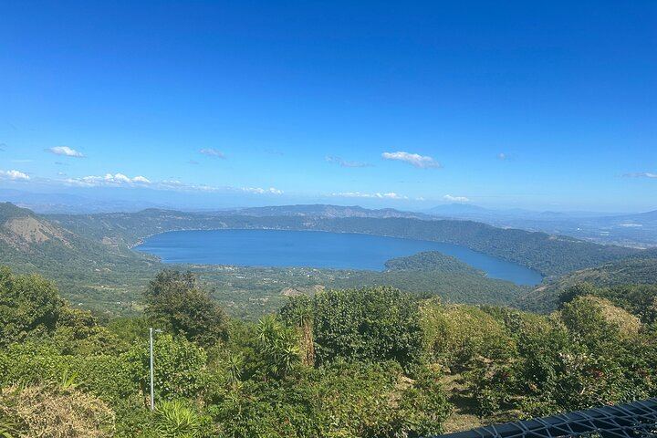 a picture of coatepeque lake