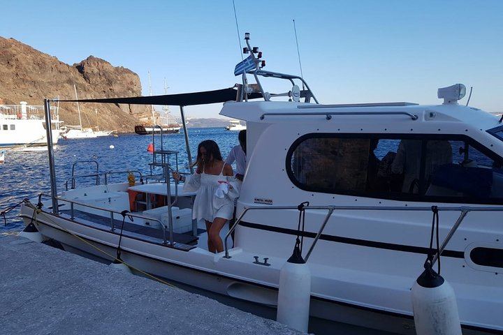 A stop at Thirasia Island, offering a peaceful escape & views of the Santorini caldera. Explore authentic villages and enjoy fresh seafood at the port.