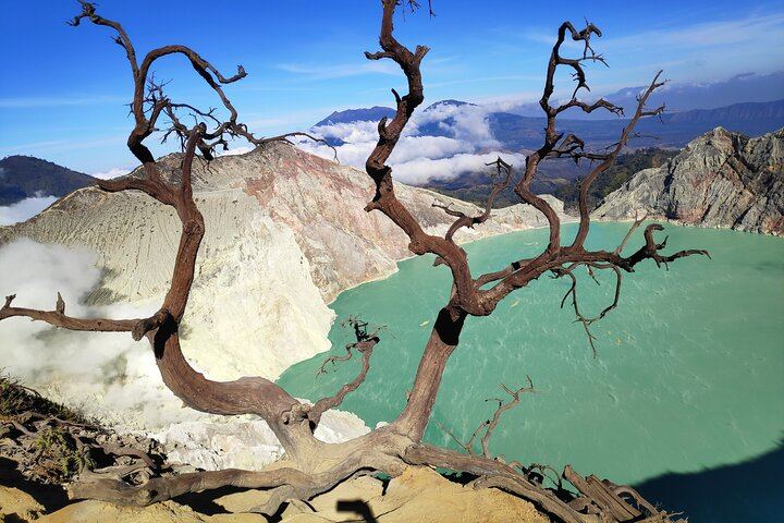 Acid Lake on Top View