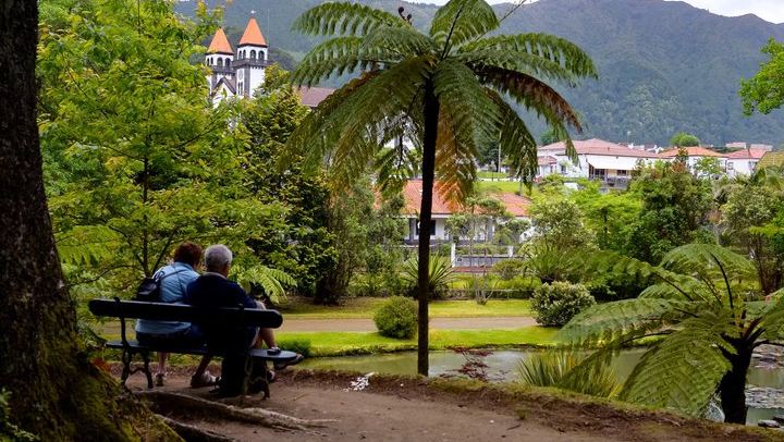 Adventure in the Furnas, with volcanoes, lagoons and tea plantations