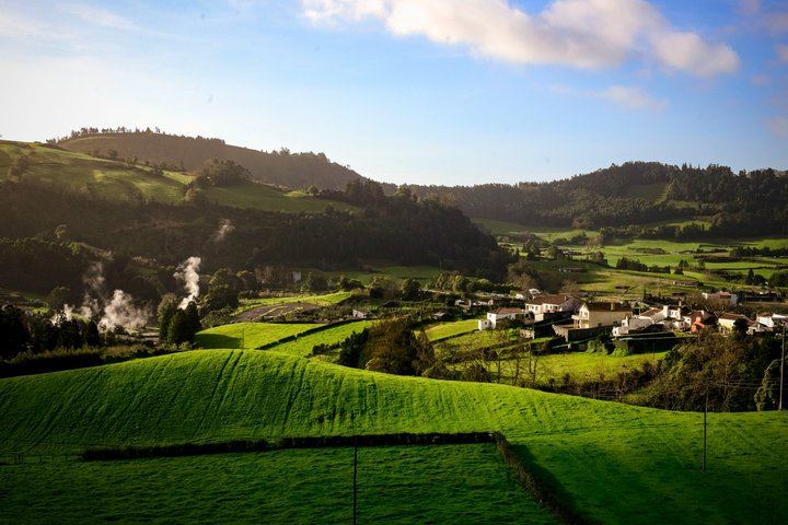 Adventure in the Furnas, with volcanoes, lagoons and tea plantations