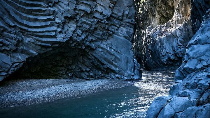Alcantara Gorges, small cave