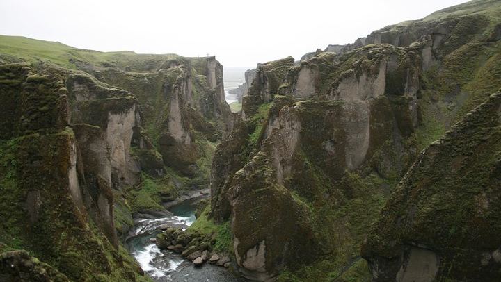 Amazing Fjaðrárgljúgur Canyon