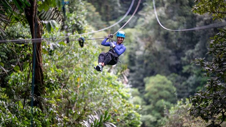 Arenal 12 Zipline Cables Experience Fly over La Fortuna Waterfall