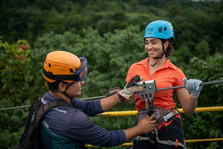 Arenal 12 Zipline Cables Experience Fly over La Fortuna Waterfall