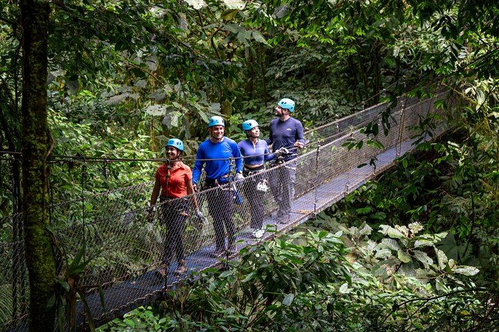 Arenal 12 Zipline Cables Experience Fly over La Fortuna Waterfall