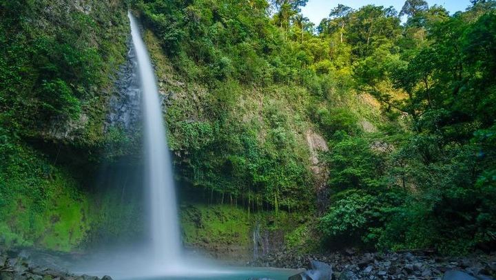 Arenal Volcano, Hanging Bridges & La Fortuna Waterfall Combo Tour