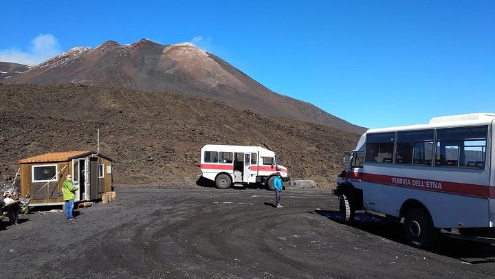 Arrival point of the off-road vehicles and starting of the trekking path (2900 mt)