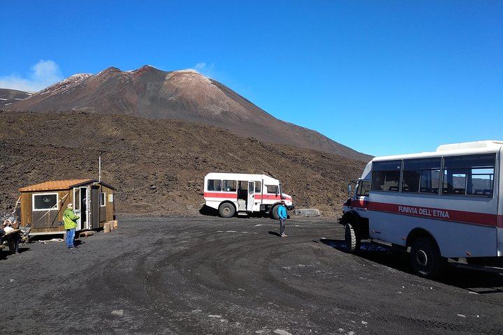 Arrival point of the off-road vehicles and starting of the trekking path (2900 mt)