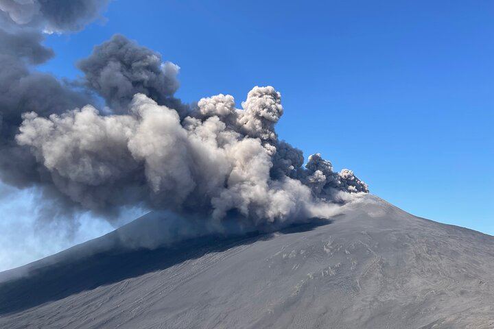 Ash emissions from the Northeast Crater