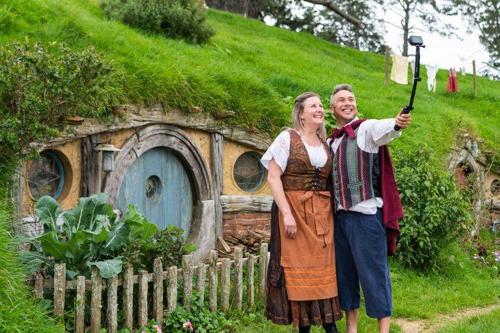 Auckland to Hobbiton Movie Set and Rotorua's Geothermal Valley