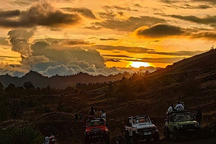 Batur 4WD Jeep Sunrise & Black Lava Tour Adventure with Breakfast