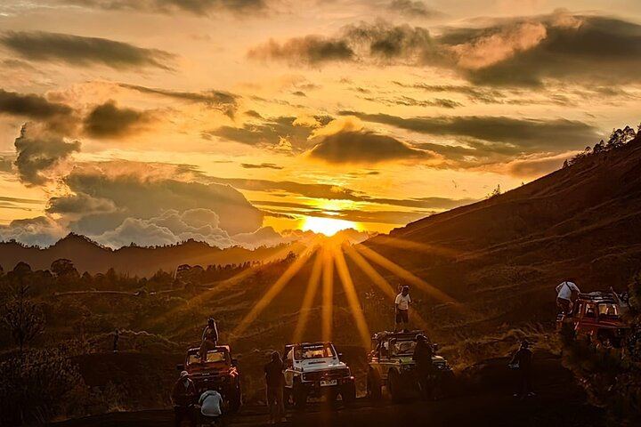 Batur 4WD Jeep Sunrise & Black Lava Tour Adventure with Breakfast