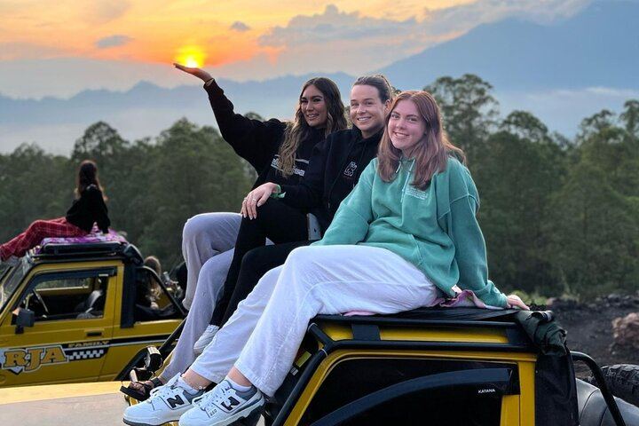 Batur 4WD Jeep Sunrise & Black Lava Tour Adventure with Breakfast