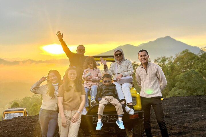 Batur 4WD Jeep Sunrise & Black Lava Tour Adventure with Breakfast