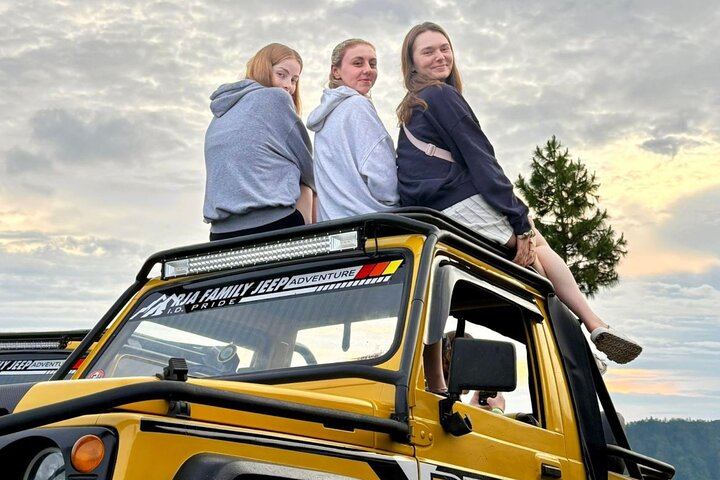 Batur 4WD Jeep Sunrise & Black Lava Tour Adventure with Breakfast