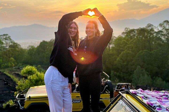 Batur 4WD Jeep Sunrise & Black Lava Tour Adventure with Breakfast