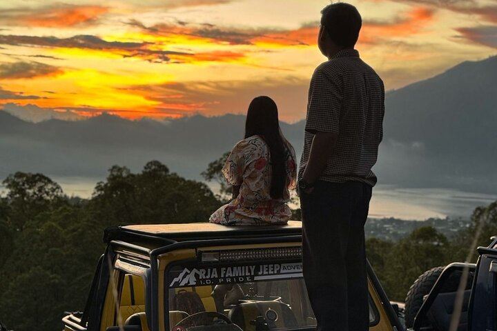 Batur 4WD Jeep Sunrise & Black Lava Tour Adventure with Breakfast