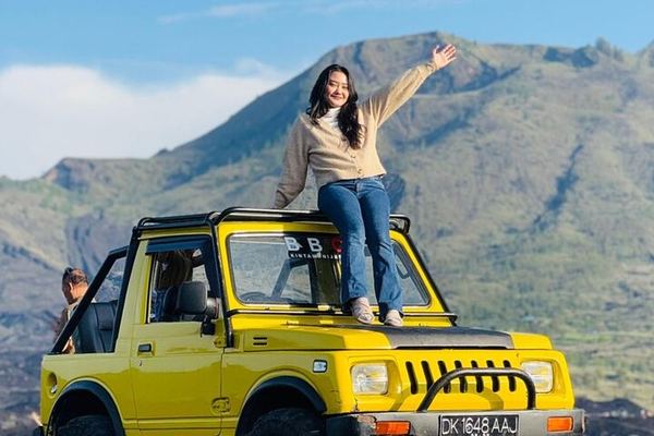 Batur 4WD Jeep Sunrise: Breakfast on Top, and a Driver Who Takes the Photos