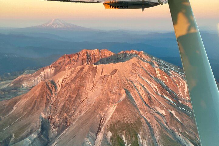 Beautiful Mt St Helens Volcano Air Tour