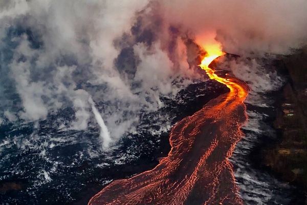 Volcanoes National Park by Helicopter from Hilo: 35 Years, Family Run