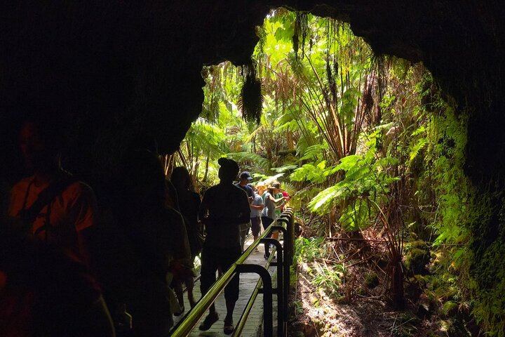Big Island Scenic Tour: Volcano Hilo Town Waterfall Beach & Lunch