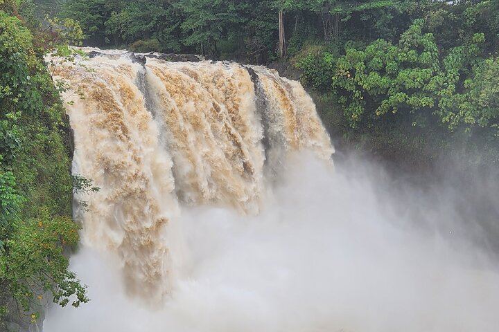 Big Island Waterfalls, Blacksand Beaches, Lava Tubes & Volcanoes