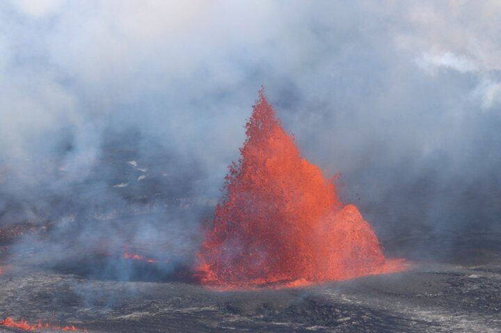 Big Island Waterfalls, Blacksand Beaches, Lava Tubes & Volcanoes