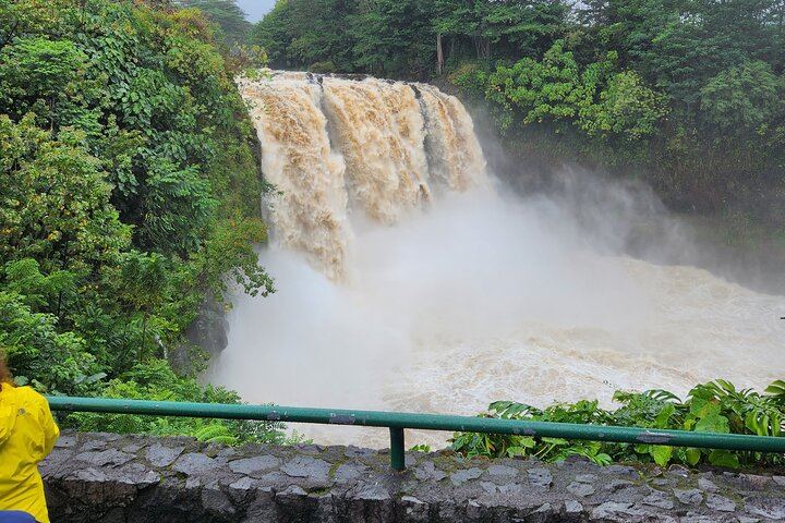 Big Island Waterfalls, Blacksand Beaches, Lava Tubes & Volcanoes