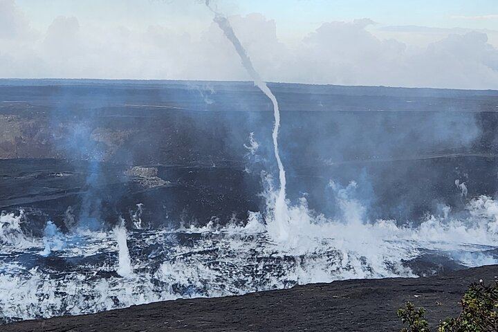 Big Island Waterfalls, Blacksand Beaches, Lava Tubes & Volcanoes