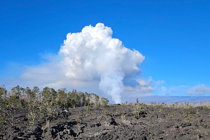 Big Island Waterfalls, Blacksand Beaches, Lava Tubes & Volcanoes